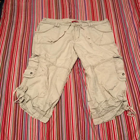 UNIONBAY Pants - 🔥Union bay cargo capris Size 15